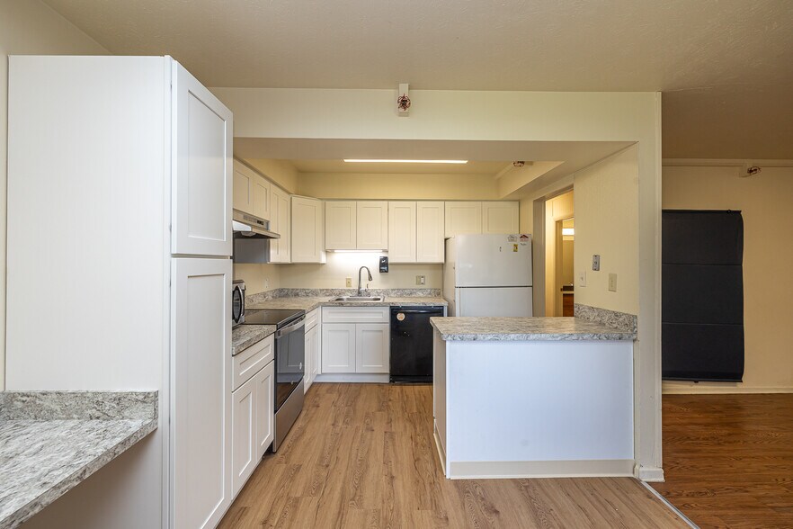 More Photos Of 7997 Wesley Dr, Strongsville Apartments For Sale