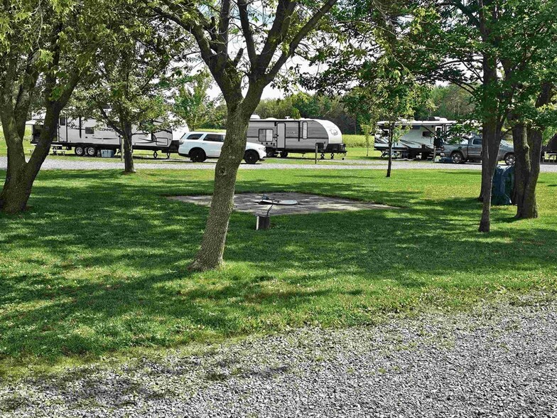 More Photos Of 5591 County A hwy, Arpin Trailer Camper Park For Sale
