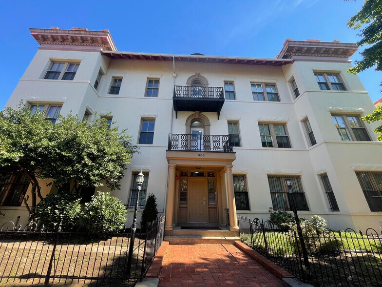 More Photos Of 500 9th St SE, Washington Apartments For Sale