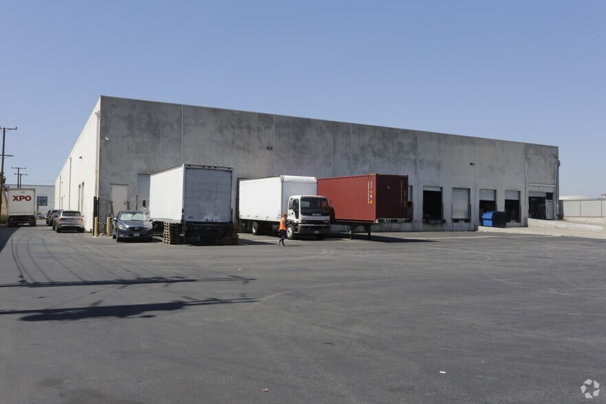 More Photos Of 15922 Main St, Gardena Distribution For Lease