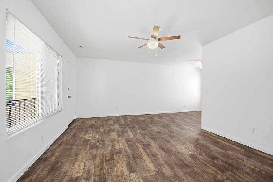More Photos Of 635 Emory St, Imperial Beach Apartments For Sale