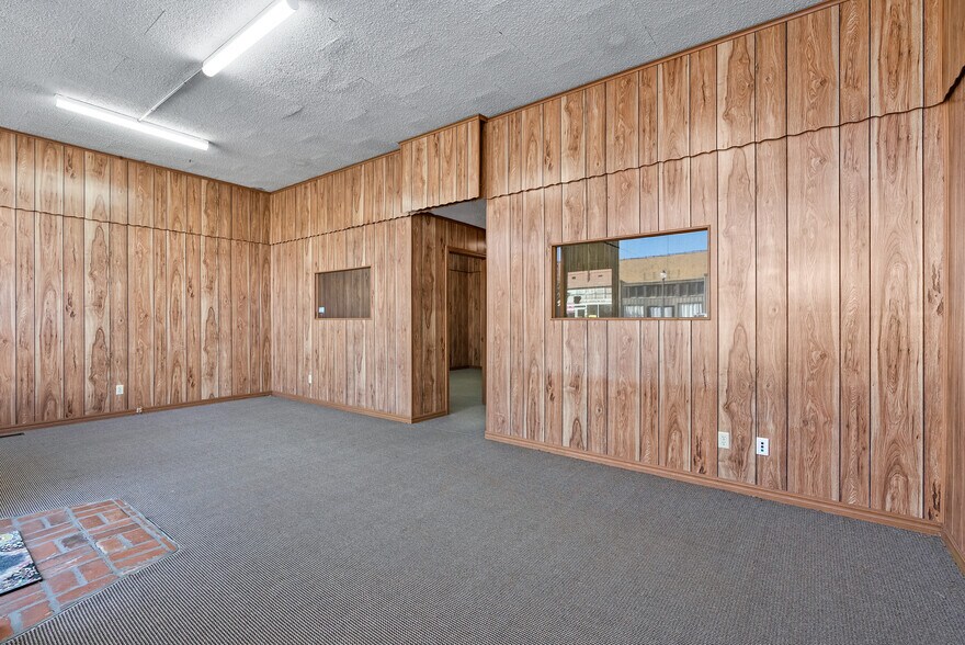 More Photos Of 155 N Broadway Ave, Booneville Storefront For Sale