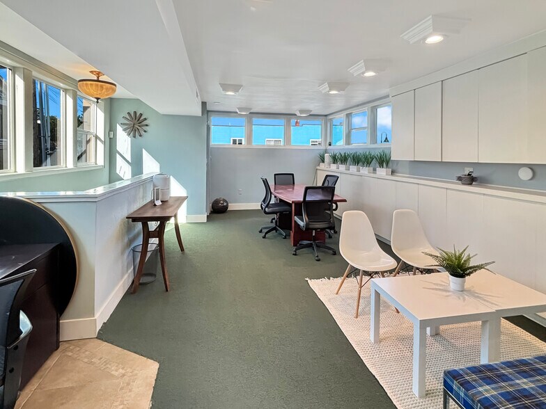 More Photos Of 740 SE Pioneer Way, Oak Harbor Office For Lease