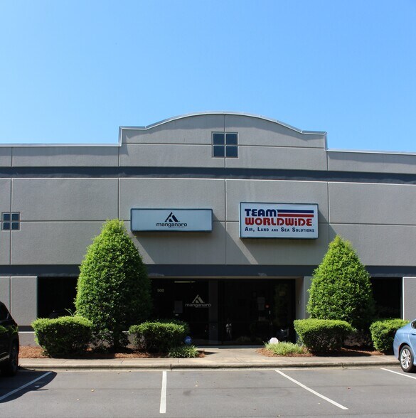 More Photos Of 3400 International Airport Dr, Charlotte Warehouse For Lease