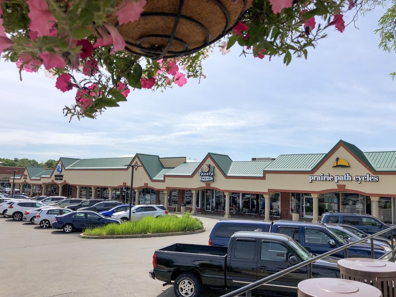 More Photos Of 160 W Wilson St, Batavia Unknown For Lease