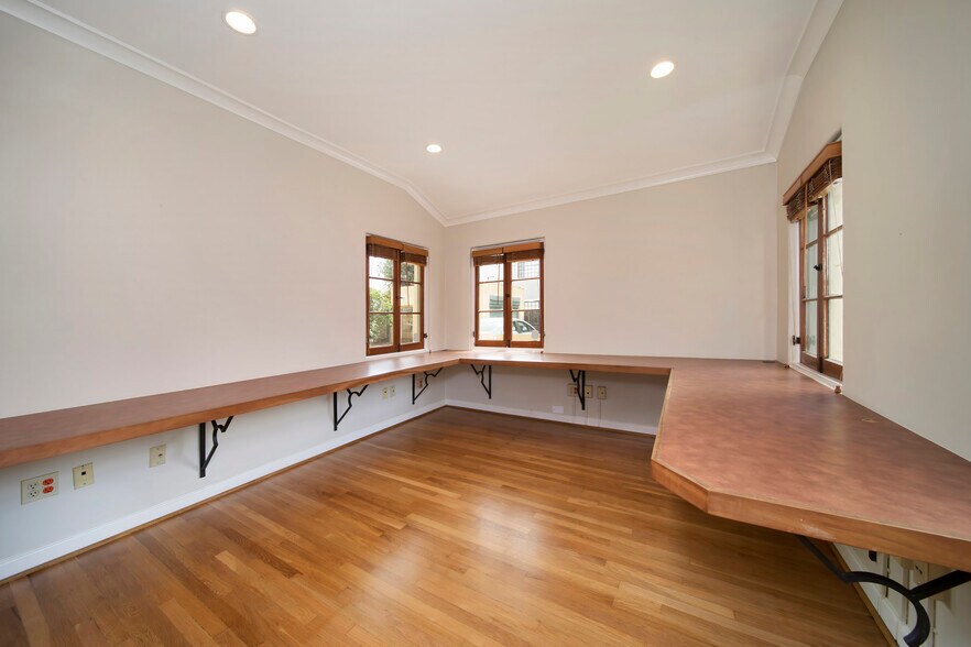 More Photos Of 2003 N Broadway, Santa Ana Office For Lease