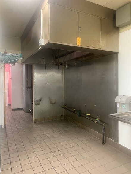 More Photos Of 4849-4853 Oakton St, Skokie Storefront For Lease