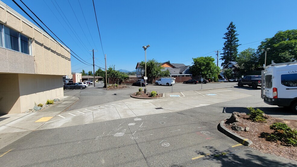 More Photos Of 501 N Olympic Ave, Arlington Bank For Sale