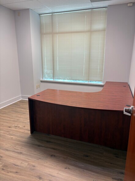 More Photos Of 913 Ridgebrook Rd, Sparks Medical For Sale