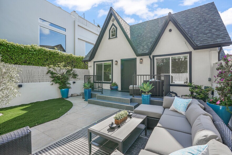 More Photos Of 617 Westmount Dr, West Hollywood Apartments For Sale