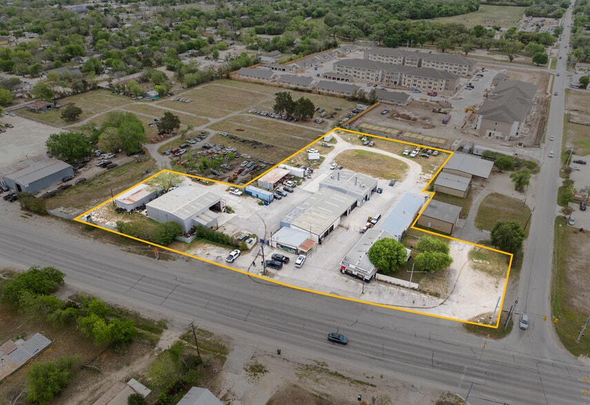 More Photos Of 955 W Kingsbury St, Seguin Auto Repair For Sale