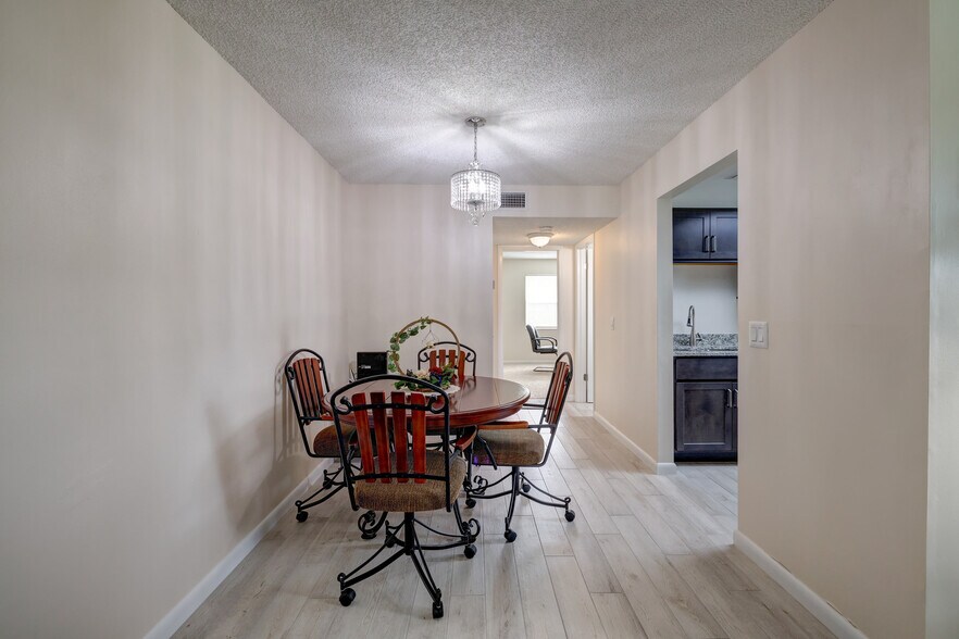 More Photos Of 604 SW 35th St, Palm City Apartments For Sale
