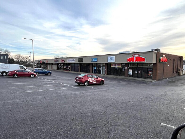 More Photos Of 2700 Broad St, Chattanooga General Retail For Lease