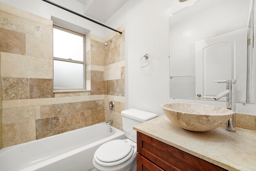 More Photos Of 2038-2048 W Touhy Ave, Chicago Apartments For Sale