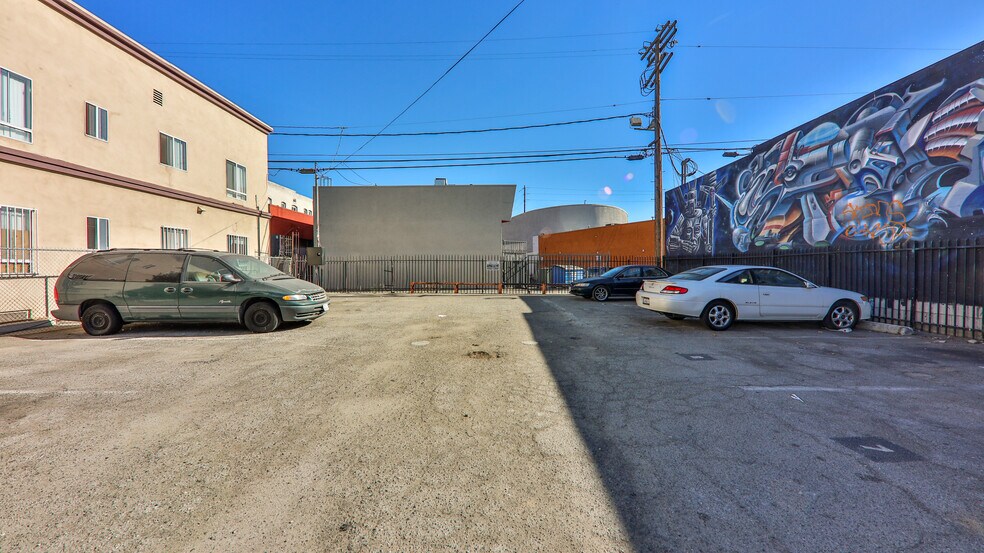More Photos Of 1252 S Lake St, Los Angeles Storefront Retail Residential For Sale