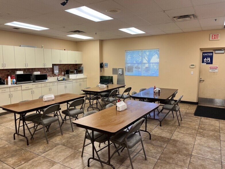 More Photos Of 850 S Hughey Ave, Orlando Manufacturing For Sale
