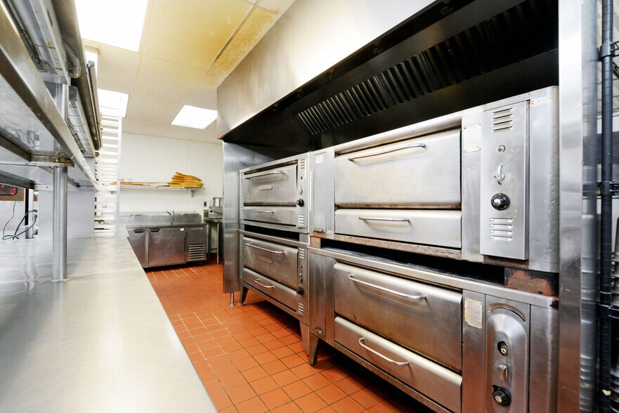 More Photos Of 1900 & 1924 Marshall St NE, Minneapolis Restaurant For Lease