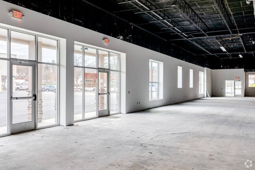 More Photos Of 1071 Edgar St, York Storefront Retail Office For Sale