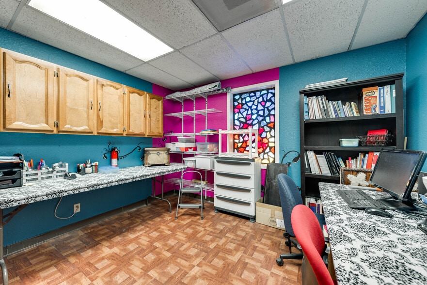 More Photos Of 1001 Austin St, Midland Religious Facility For Sale