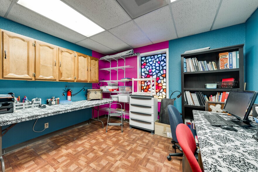 More Photos Of 1001 Austin St, Midland Religious Facility For Sale