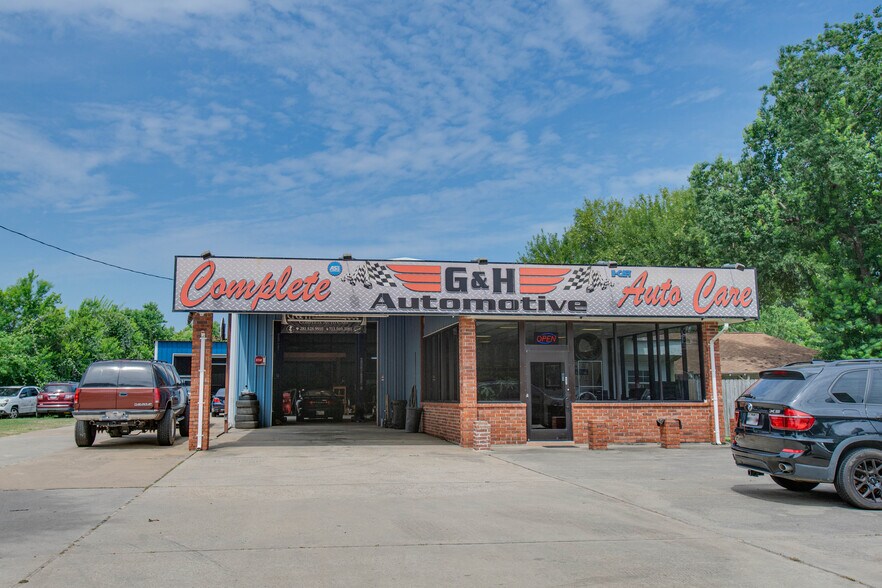 Primary Photo Of 21123 Rhodes Rd, Spring Auto Repair For Sale