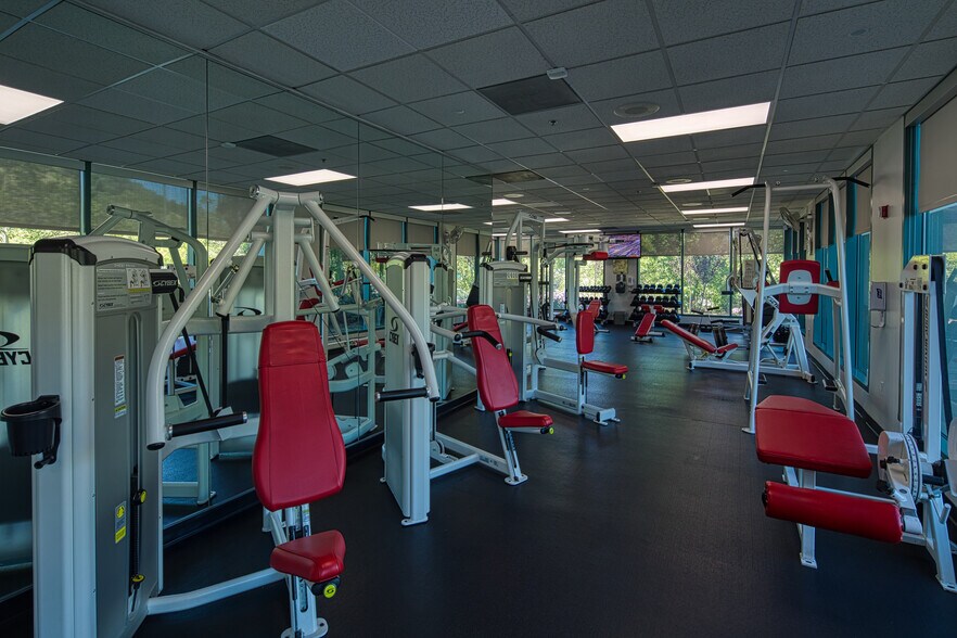 More Photos Of 111 McInnis Pky, San Rafael Office For Sale