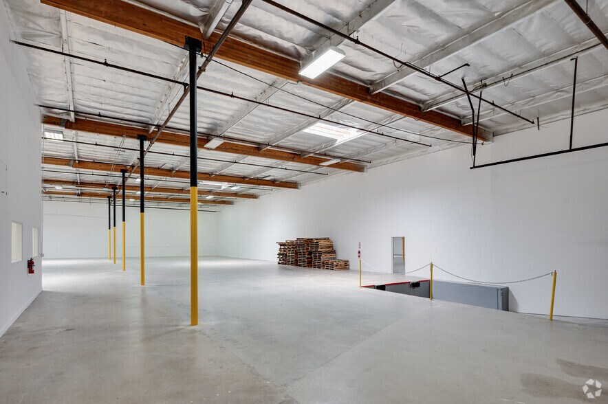 More Photos Of 1170-1172 N Armando St, Anaheim Warehouse For Lease