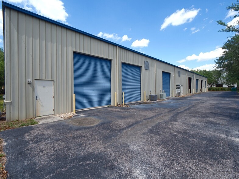 More Photos Of 402 Chairman Ct, DeBary Warehouse For Lease