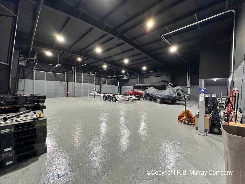 More Photos Of 350 S Ingram Mill Rd, Springfield Showroom For Lease