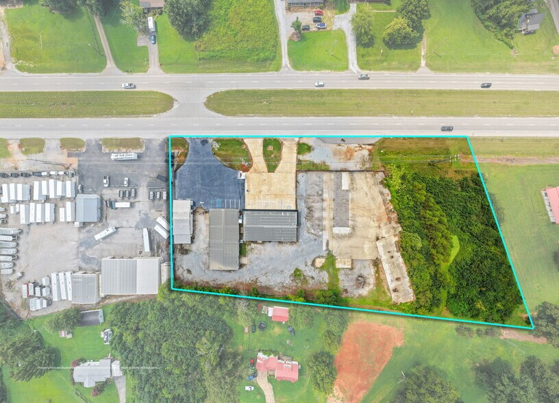 More Photos Of 10063 US-72, Rogersville Warehouse For Lease