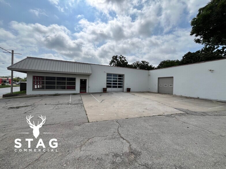 Primary Photo Of 201 Eagle Dr, Denton Storefront Retail Office For Lease