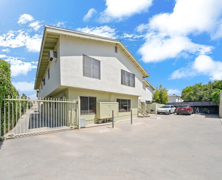 More Photos Of 13520 Victory Blvd, Van Nuys Apartments For Sale