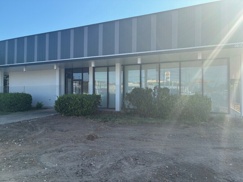 Primary Photo Of 1610 W North Loop Blvd, Austin Bank For Lease