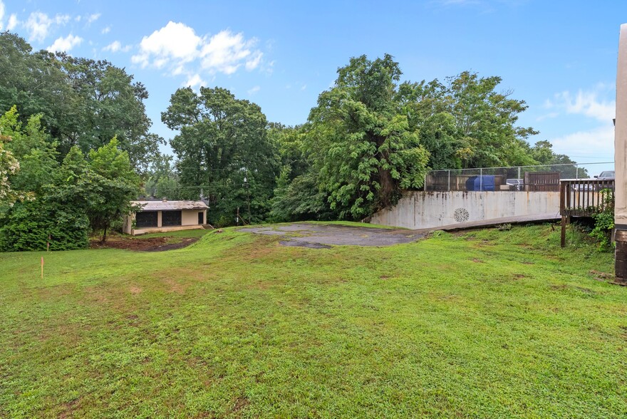 More Photos Of 730 Wade Hampton Blvd, Greenville Freestanding For Sale