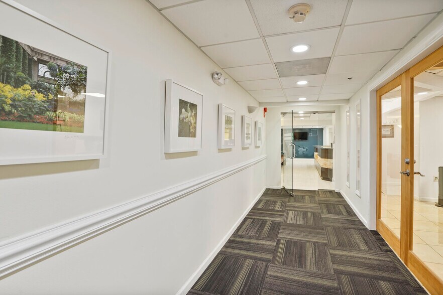 More Photos Of 3 Washington Cir NW, Washington Office For Sale