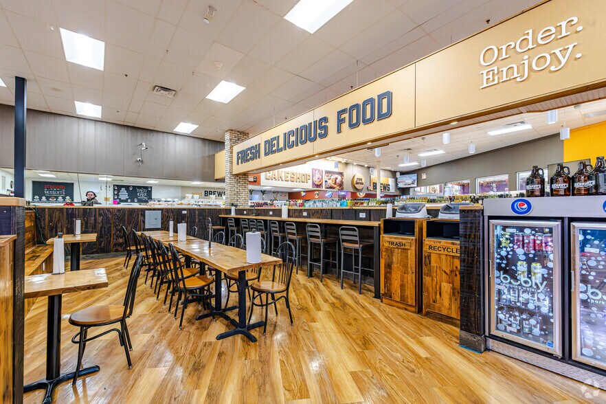 More Photos Of 690 W State St, Burlington Supermarket For Sale