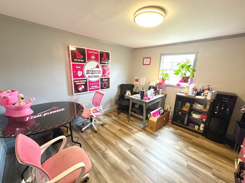 More Photos Of 1916 Jordan Ln NW, Huntsville Freestanding For Sale