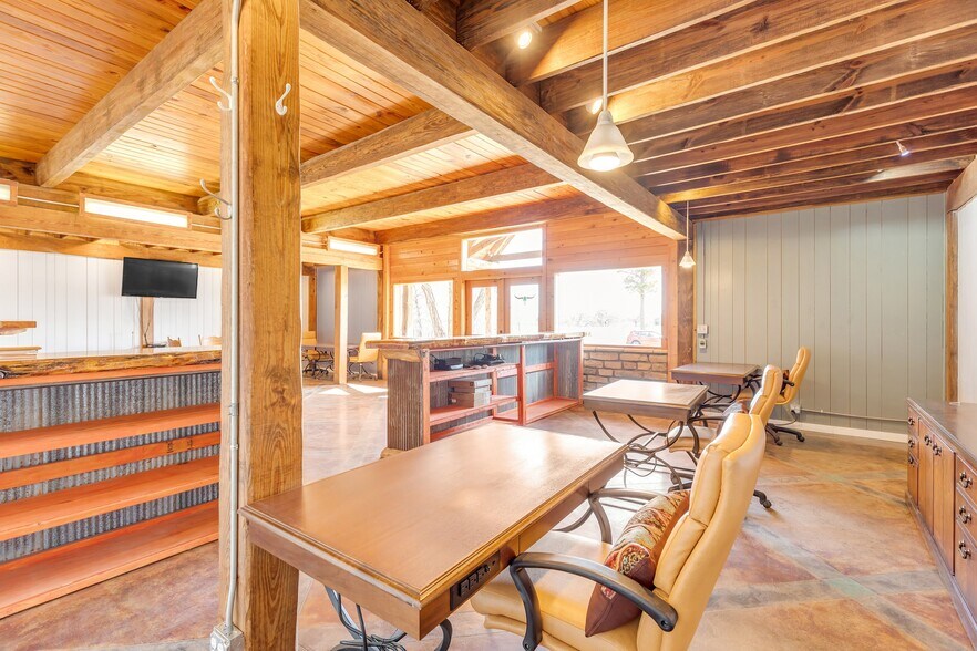 More Photos Of 1374 State Hwy 71, Bastrop Flex For Lease