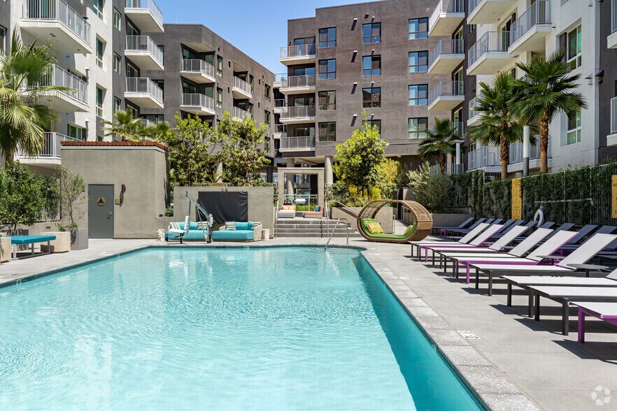 More Photos Of 1331 N Cahuenga Blvd, Los Angeles Apartments For Lease