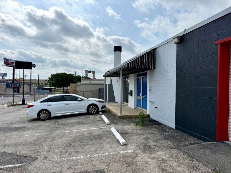More Photos Of 5704 Kenwick St, San Antonio Service For Lease