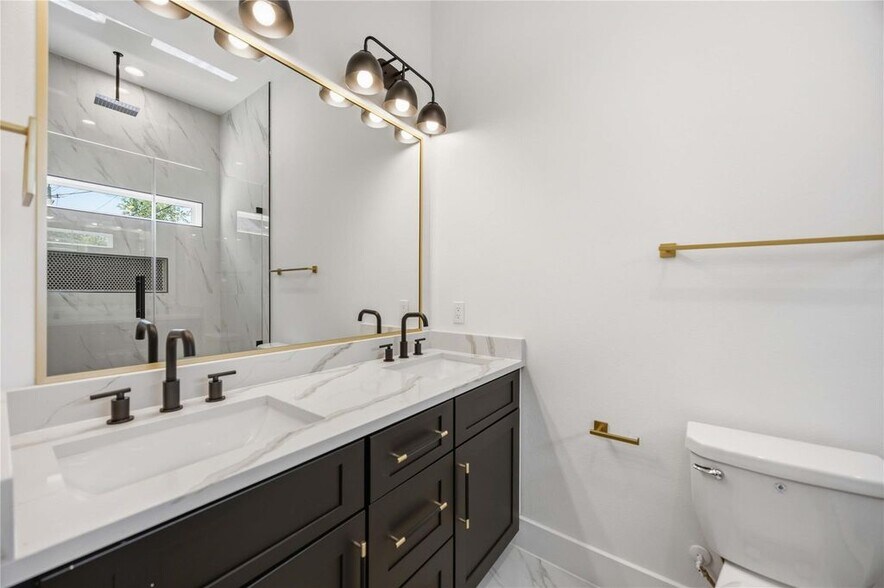 More Photos Of 4029 Cork Dr, Houston Apartments For Sale