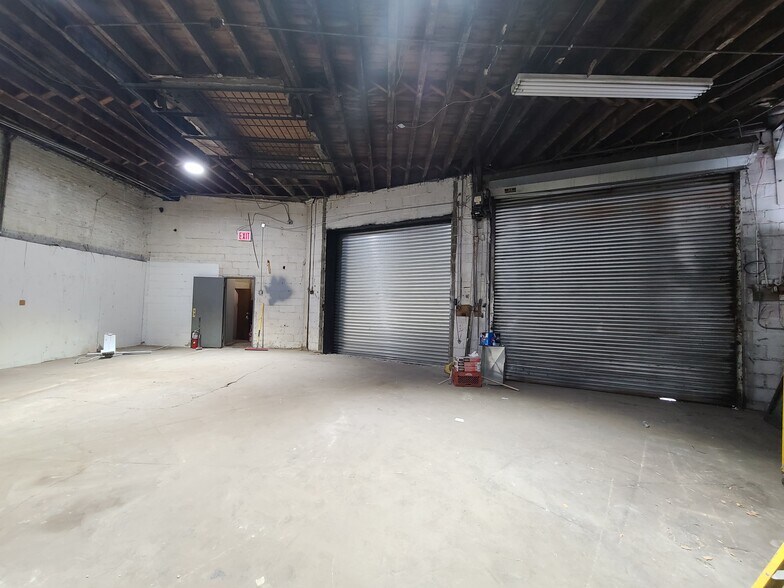 More Photos Of 286-294 Hamilton Ave, Brooklyn Warehouse For Lease