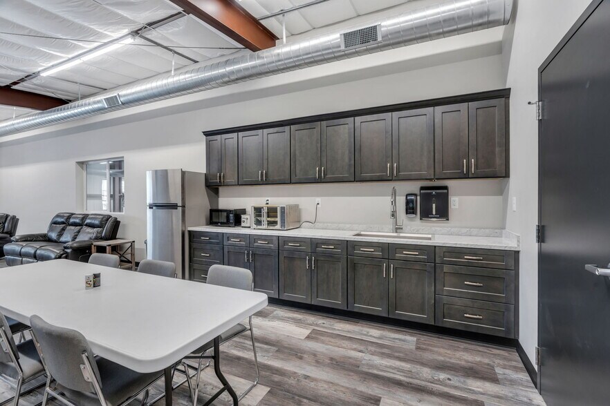 More Photos Of 329 W Main St, American Fork Light Manufacturing For Lease