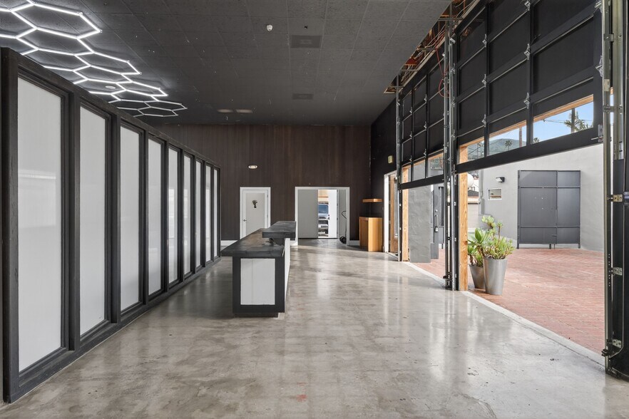 More Photos Of 1895 E Main St, Ventura General Retail For Sale