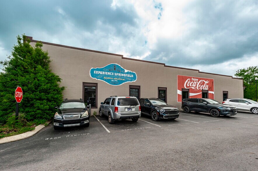 More Photos Of 717-719 S Main St, Springfield Storefront Retail Office For Lease