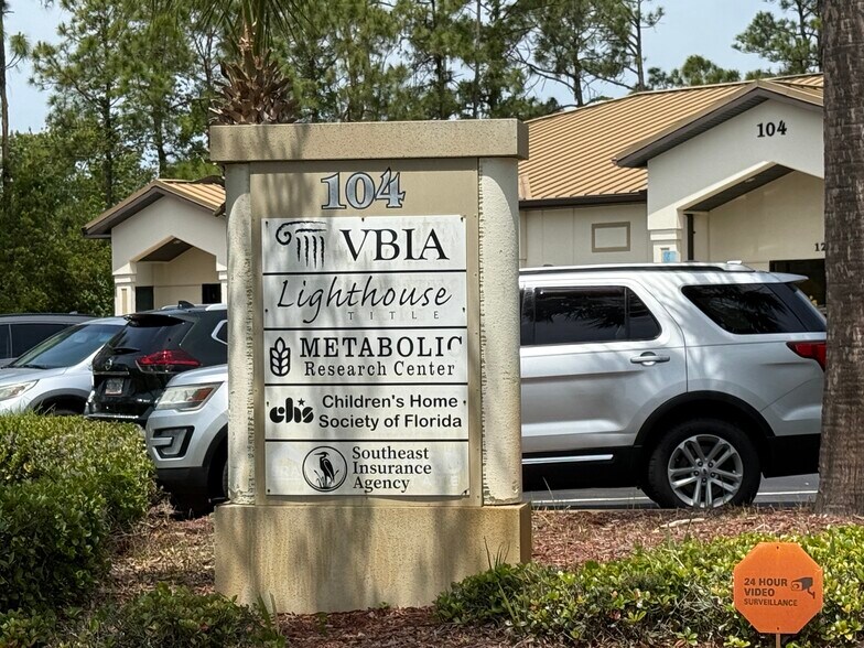 More Photos Of 104 La Costa Ln, Daytona Beach Office Residential For Lease