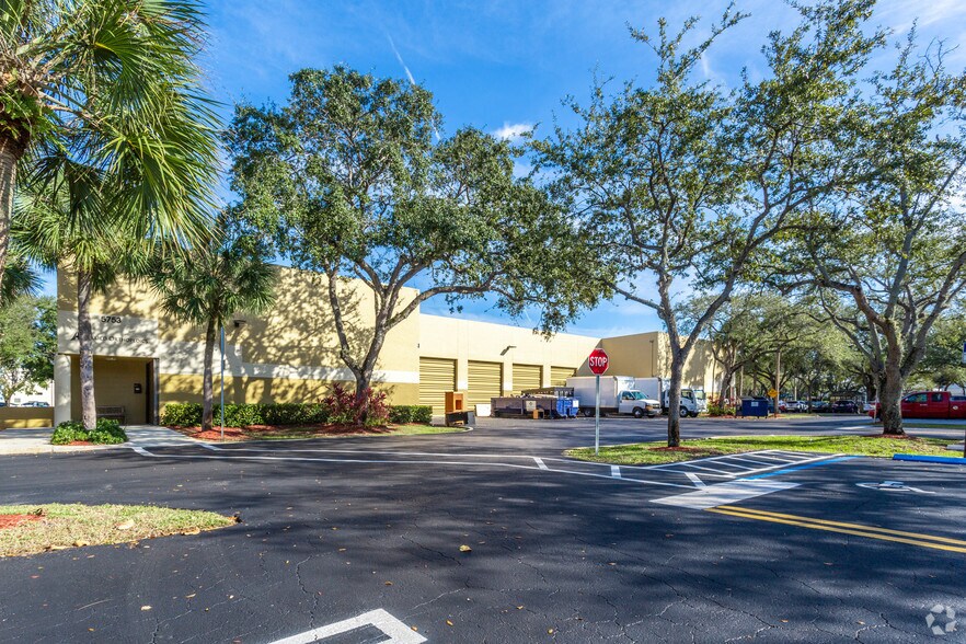 Primary Photo Of 5751-5753 Miami Lakes Dr, Miami Lakes Warehouse For Lease