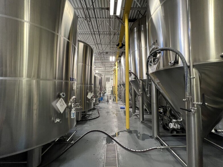 More Photos Of 16 Business Park Dr, Branford Warehouse For Sale