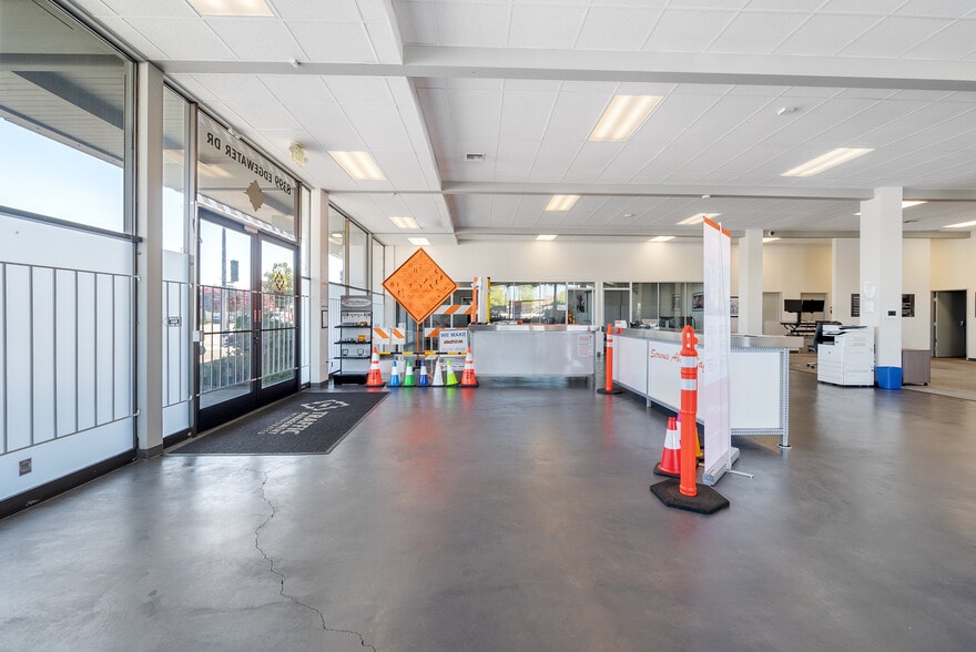 More Photos Of 8399 Edgewater Dr, Oakland Warehouse For Lease