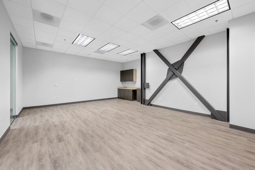 More Photos Of 2036 Corte Del Nogal, Carlsbad Office For Sale